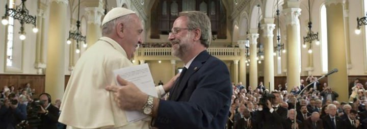 El Papa pide a los valdenses "caminar de coraz&oacute;n hacia la plena comuni&oacute;n"