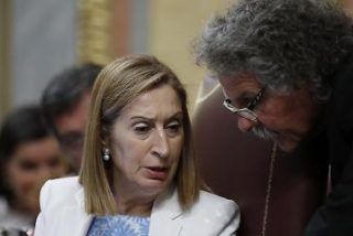 Formidable reprimenda de Ana Pastor a Joan Tard&aacute; por provocar en el Congreso a todos los espa&ntilde;oles