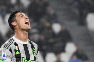 El curioso atuendo de Cristiano Ronaldo al recibir el &uacute;ltimo premio de 2019