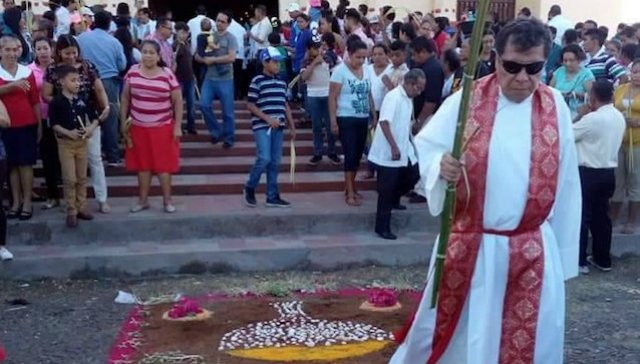 Denuncian la agresi&oacute;n de encapuchados contra un sacerdote en su casa en Nicaragua