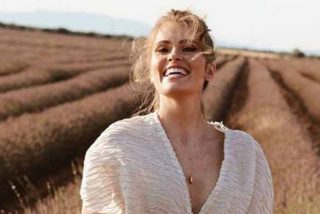 Adriana Abenia despide el verano con un bikinazo de padre y muy se&ntilde;or m&iacute;o
