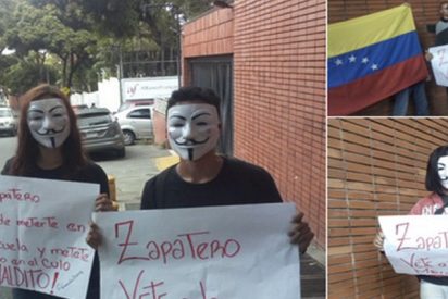 Miembros de Anonymous Venezuela dejan este mensaje a ZP en la embajada espa&ntilde;ola: &ldquo;&iexcl;Vete a la mierda!&rdquo;