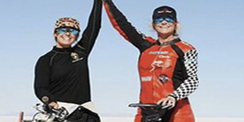 La polic&iacute;a a los pies de los caballos.