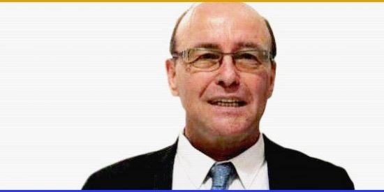 Francisco derriba el muro de bamb&uacute;