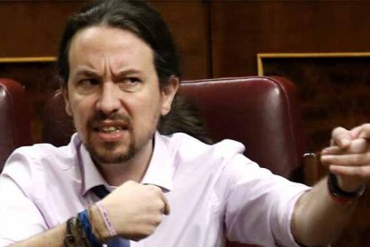 El traje que le han hecho a Pablo Iglesias por meterse con un señor que ha criticado su forma de vestir