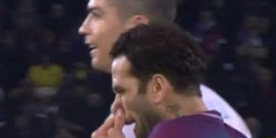 Dani Alves le 'tira un moco' a Cristiano y hace la pelota al Real Madrid