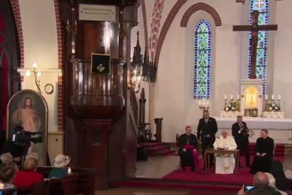 El Papa, a los cat&oacute;licos letones: "Ni el r&eacute;gimen nazi, ni el sovi&eacute;tico apag&oacute; la fe en vuestros corazones"