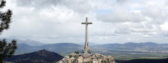 El Valle de los Ca&iacute;dos: Destruido y abandonado por Pedro S&aacute;nchez y su banda