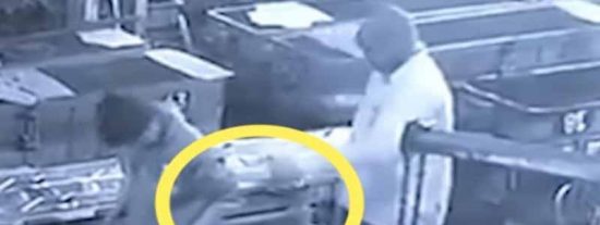 El supervisor idiota mata al empleado arrim&aacute;ndole al culo en plan de broma la manguera de aire comprimido