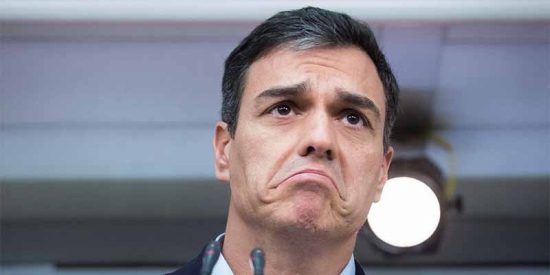 La devastadora verdad sobre las 'bombas humanitarias' le estalla en plena cara a Sánchez