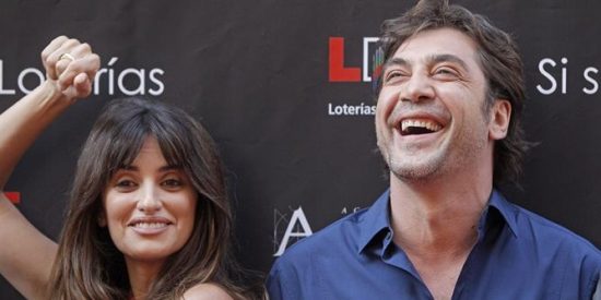 Penélope Cruz confiesa tener un tenedor en la mesilla para pinchar a Javier Bardem cuando ronca
