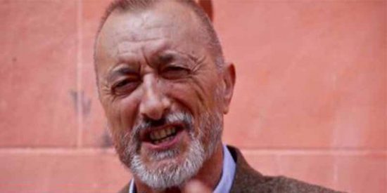 Arturo Pérez-Reverte escribe 'mariconadas'