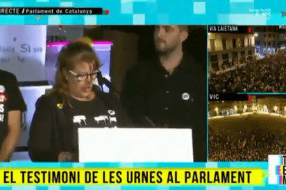 La se&ntilde;ora que pide la dimisi&oacute;n de un conseller y la fulminan del escenario de un plumazo