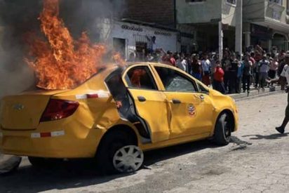 Una turba enloquecida lincha por error a tres desventurados a los que acusa de 'robani&ntilde;os'