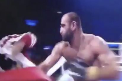 Este boxeador le pega a su entrenador en plena pelea