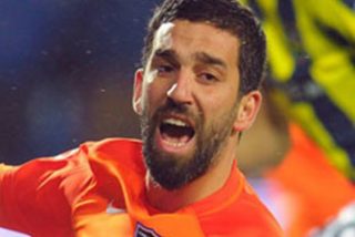 Arda Turan podr&iacute;a pasar 12 a&ntilde;os en prisi&oacute;n por acoso sexual y posesi&oacute;n ilegal de armas