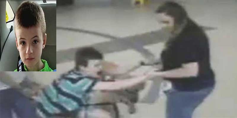 La profesora y la enfermera del colegio arrastran por la escalera a un niño autista y a su perro guía