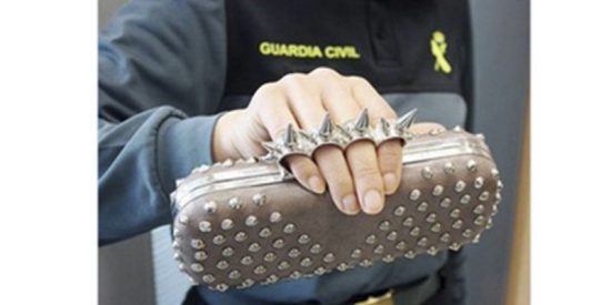 La Guardia Civil avisa de que si llevas este bolso te pueden multar con 300 euros