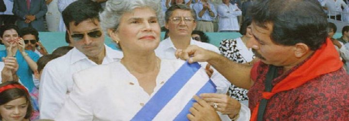 Silvio Báez elogia la figura de la expresidenta nicaragüense Violeta Chamorro