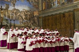 El Papa aparta al director del coro de la Capilla Sixtina por corrupci&oacute;n