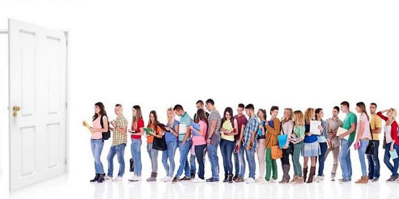 Se buscan 20.000 empleados 'temporales' para El Corte Inglés y Carrefour