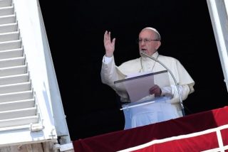 El Papa pide una Iglesia "que se incline a los pies de los &uacute;ltimos, para servirles con amor y sencillez"