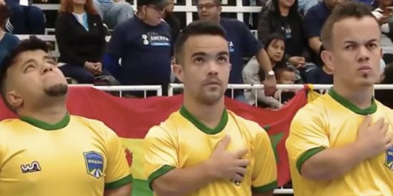 &iexcl;Una peque&ntilde;a gran Copa!: Enanos compiten por la gloria del f&uacute;tbol