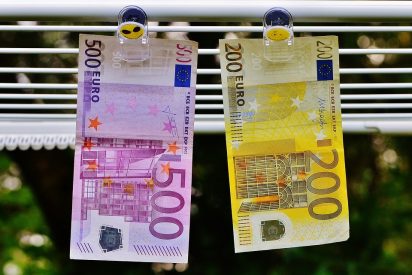 El Ibex 35 cae un 0,85% y vuelve a perder los 9.000 puntos