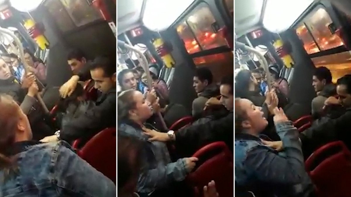 (VIDEO) Explosiva y violenta reacción de una colombiana al ver a su esposo con la amante en el bus