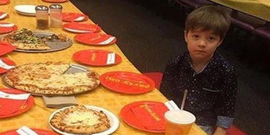 As&iacute; es la triste historia con 'final feliz' de este ni&ntilde;o de 6 a&ntilde;os al que dejaron solo en su cumplea&ntilde;os