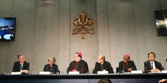 La primera parte del S&iacute;nodo concluye abogando por "una Iglesia m&aacute;s sinodal y menos referencial"