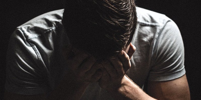 "Me quer&iacute;an convertir en prostituta": La terrible historia del joven que se suicid&oacute; denunciando abusos de curas