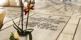 Ocho eurodiputados espa&ntilde;oles piden al Papa que interceda para evitar que entierren a Franco en la Almudena