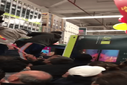 Esta tienda paga muy caro una coma mal puesta en el precio de un televisor