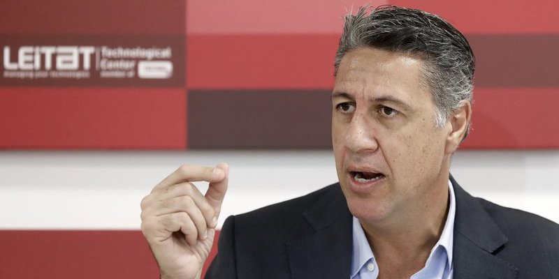 Otro ataque separatista: los fan&aacute;ticos pintan lazos amarillos en el garaje de la casa de Albiol