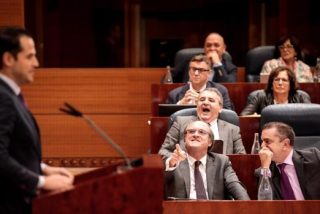 El obsceno aplauso de los lameculos del PSOE al rechazarse la prohibición de indulto al golpismo