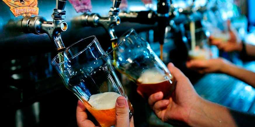 La m&uacute;sica alta aumenta las ganas de consumir alcohol