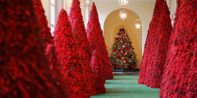 La Red se burla de la "sangrienta" decoración navideña de la Casa Blanca