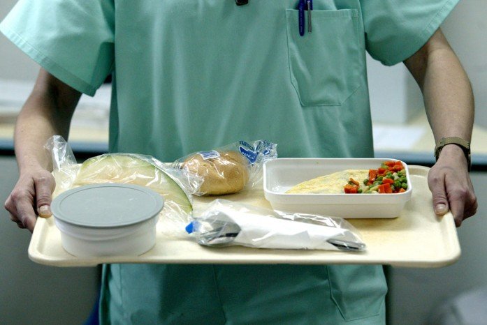 El misterioso animal que encontró en su plato una paciente de un hospital murciano