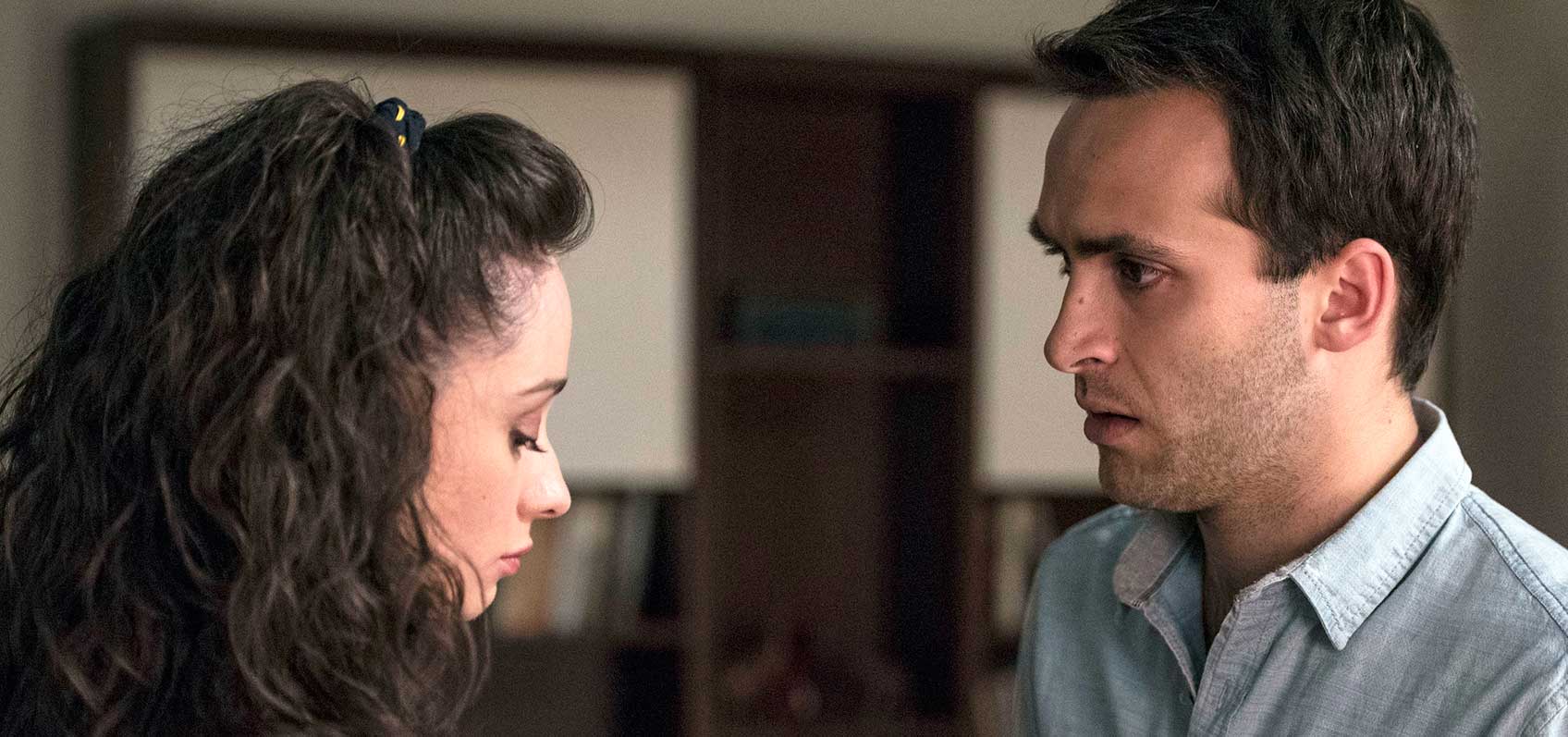 ‘Cuéntame cómo pasó’ dice adiós a Carlos y Karina en su último capítulo de la temporada