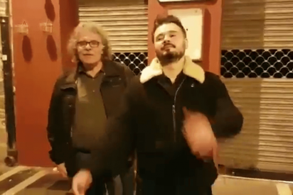 Con esta gracia flamenca imita el iracundo Rufi&aacute;n a la dulce Rosal&iacute;a con ayuda de Tard&agrave;