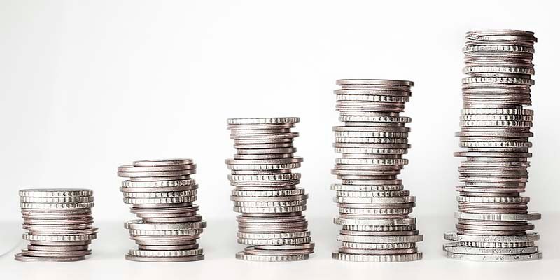 El Ibex 35 salva de milagro los 8.900 puntos en otra jornada de recortes en Europa