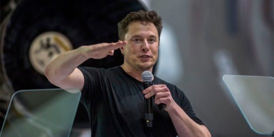 Elon Musk asegura que vivimos en un universo creado por extraterrestres y la Nasa ordena una revisi&oacute;n de seguridad en SpaceX