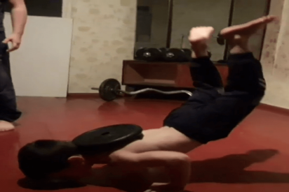 Este ni&ntilde;o que hizo 4.105 flexiones en 145 minutos recibe un gran regalo