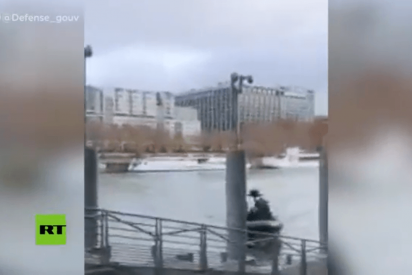 (VIDEO): El Ej&eacute;rcito neutraliza a hombres armados con una 'patineta voladora'