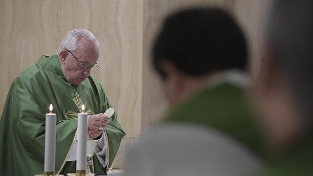 Francisco: "La Iglesia crece en el silencio, sin dar espectáculo"