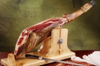 Guerra del jam&oacute;n ib&eacute;rico: Guijuelo rompe el consenso y las DOP se enfrentan por el 50% ib&eacute;rico