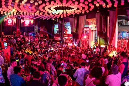 As&iacute; son las noches locas en Canc&uacute;n