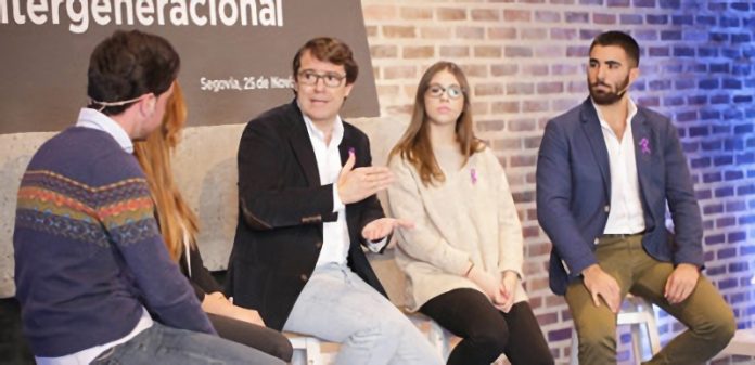 Ma&ntilde;ueco apunta al apoyo a la natalidad como una de las soluciones a la despoblaci&oacute;n