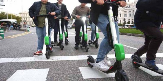 La DGT prohibir&Aacute; que los patinetes vayan por la acera y a m&aacute;s de 25 km/h